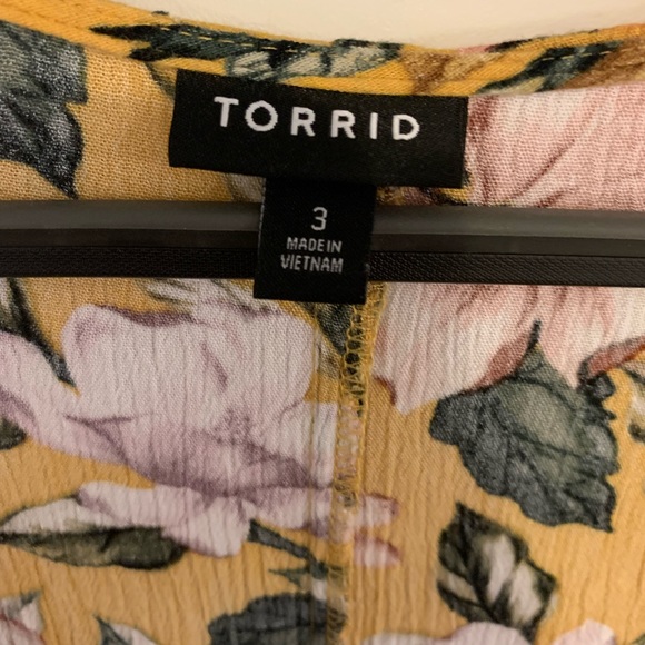 Yellow Floral Torrid Long sleeve blouse - Picture 2 of 3